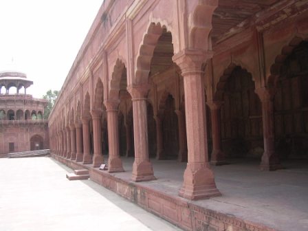 All'entrata del complesso di Taj Mahal